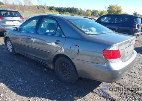 2006 Toyota Camry Le z USA, uszkodzony, nr VIN 4T1BE30K56U734451